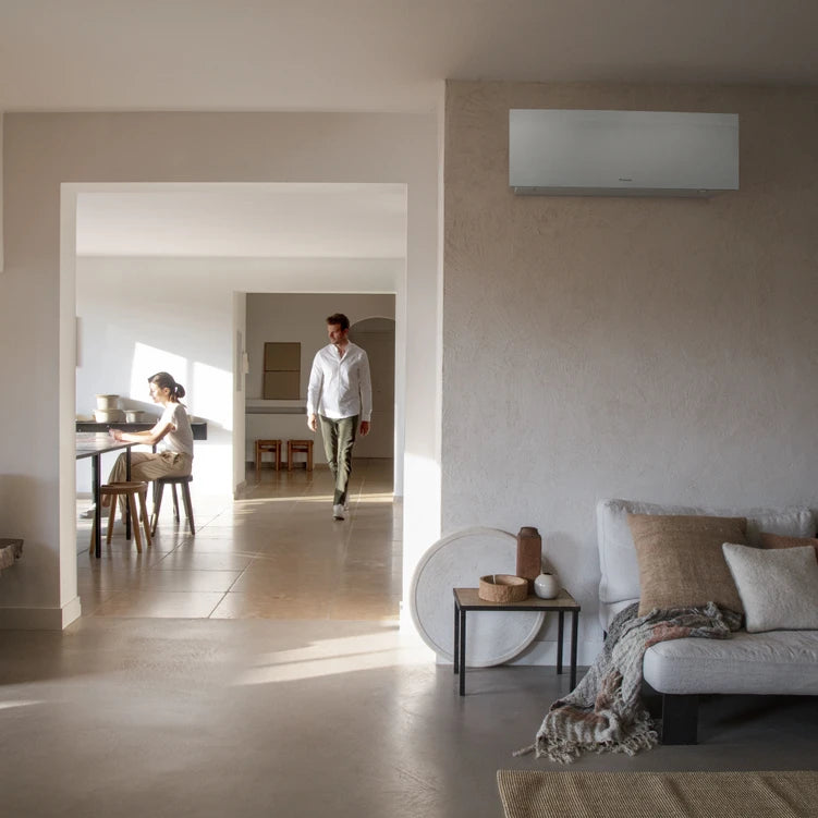 Инверторен климатик Daikin FTXJ20AS/RXJ20A SILVER EMURA III, 7000 BTU, Клас A+++