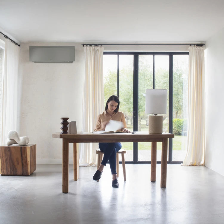 Инверторен климатик Daikin FTXJ20AS/RXJ20A SILVER EMURA III, 7000 BTU, Клас A+++